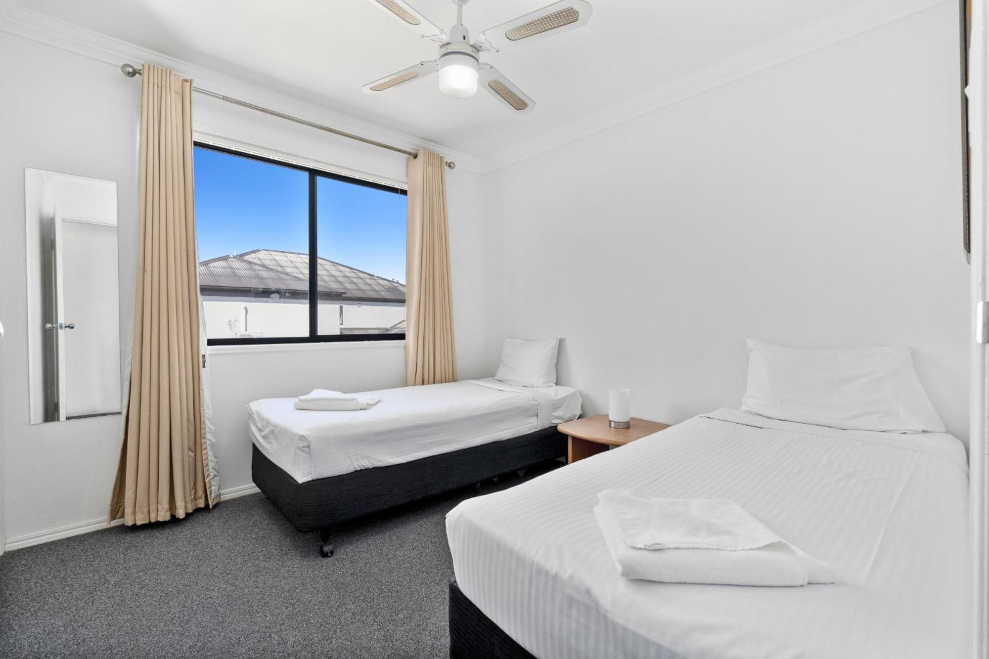 לוגנלי Econo Lodge Waterford מראה חיצוני תמונה